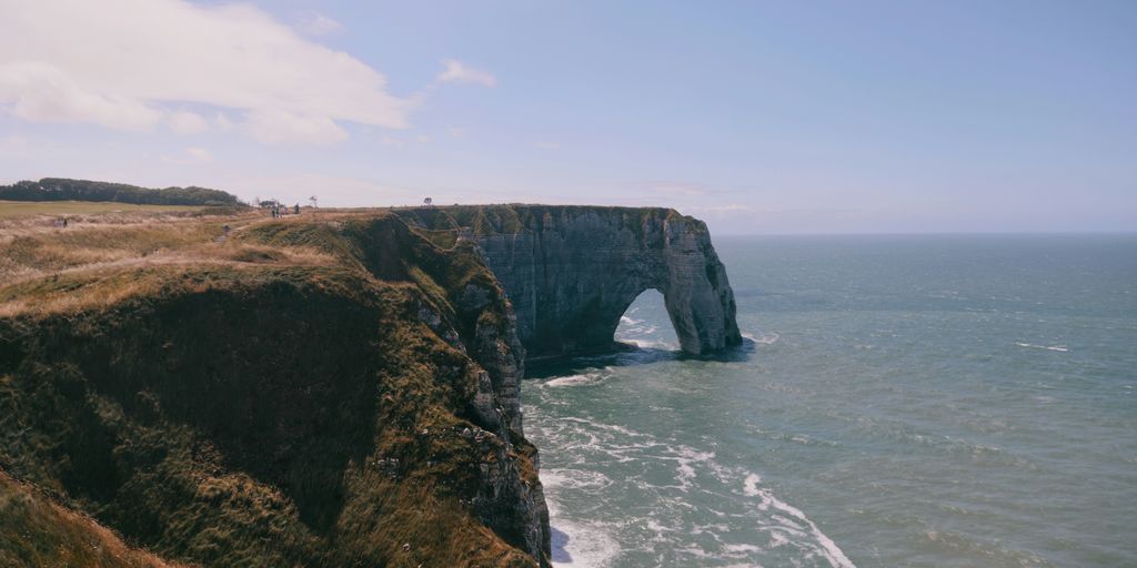 A view of the ocean from a cliff
